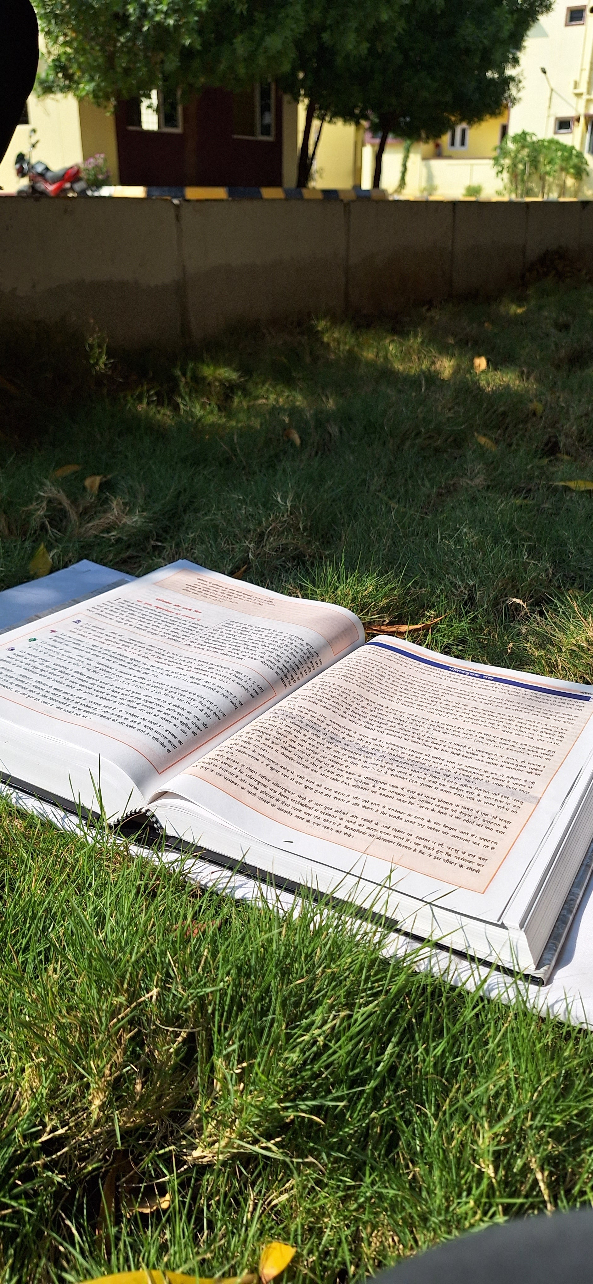 The BSI Study Bible, sampoorn adhyayan Bible in Hindi- Hardcover