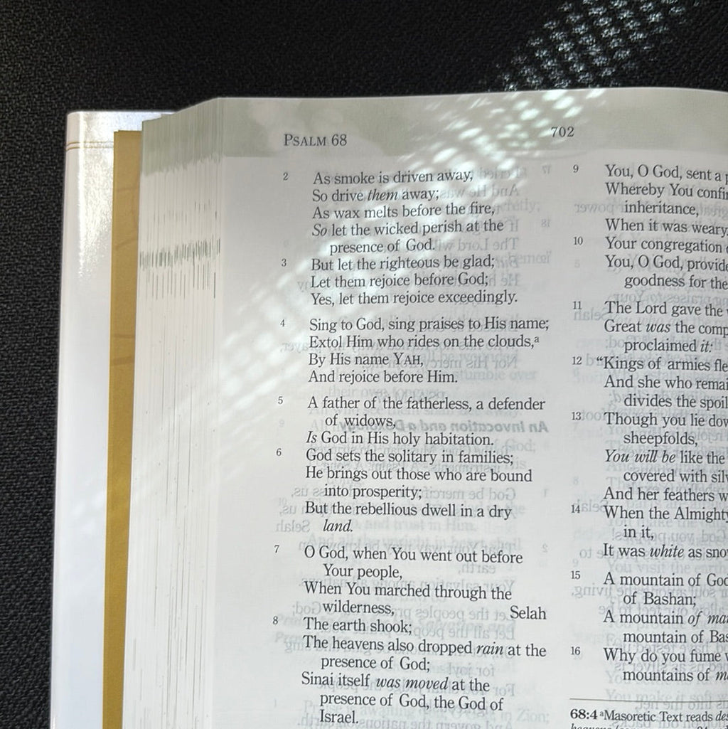 NKJV, FamilyLife Marriage Bible, Hardcover: Equipping Couples for Life (Bible Nkjv) Hardcover