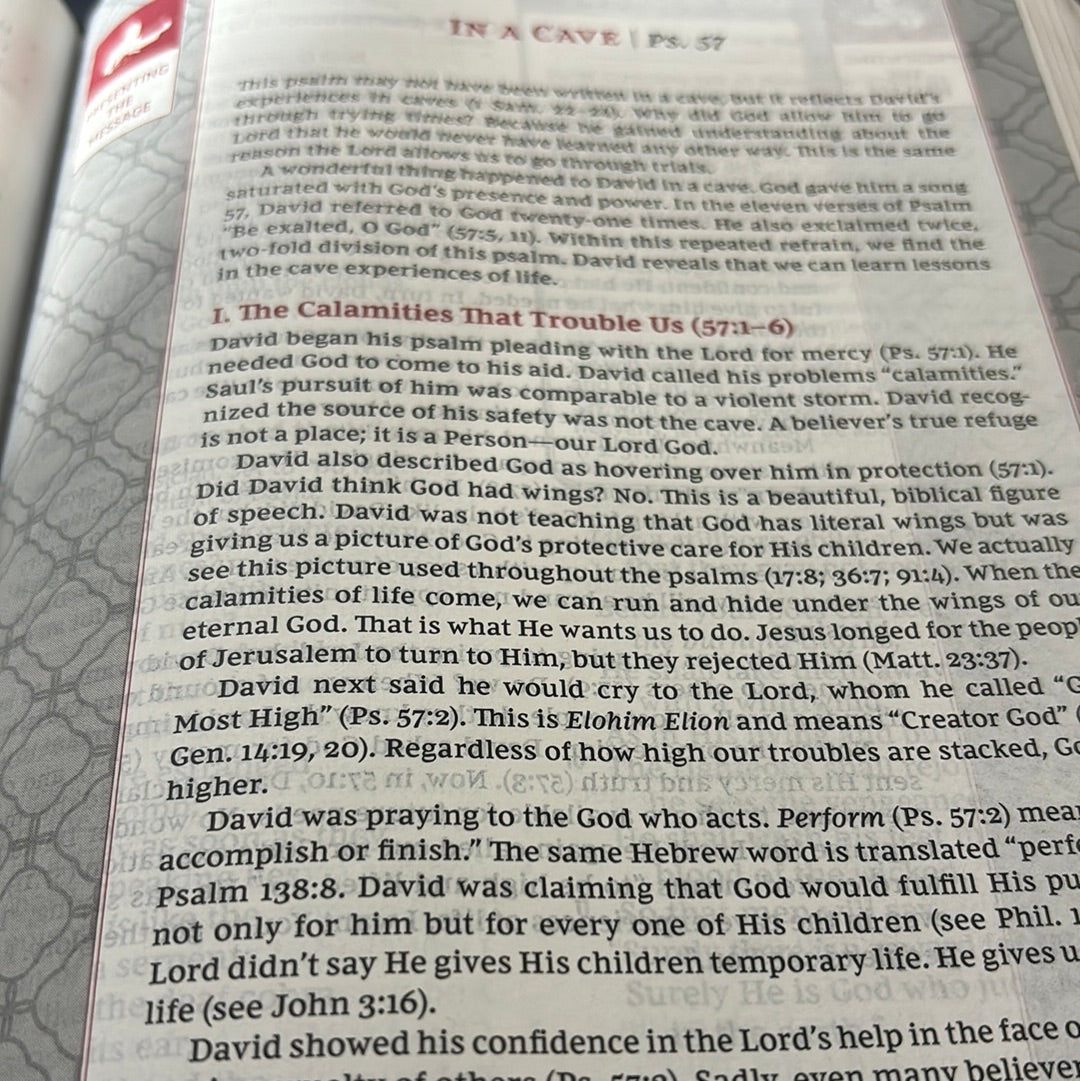 The NKJV, Vines Expository Bible Hardcover : A Guided Journey Through the Scriptures with Pastor Jerry Vines