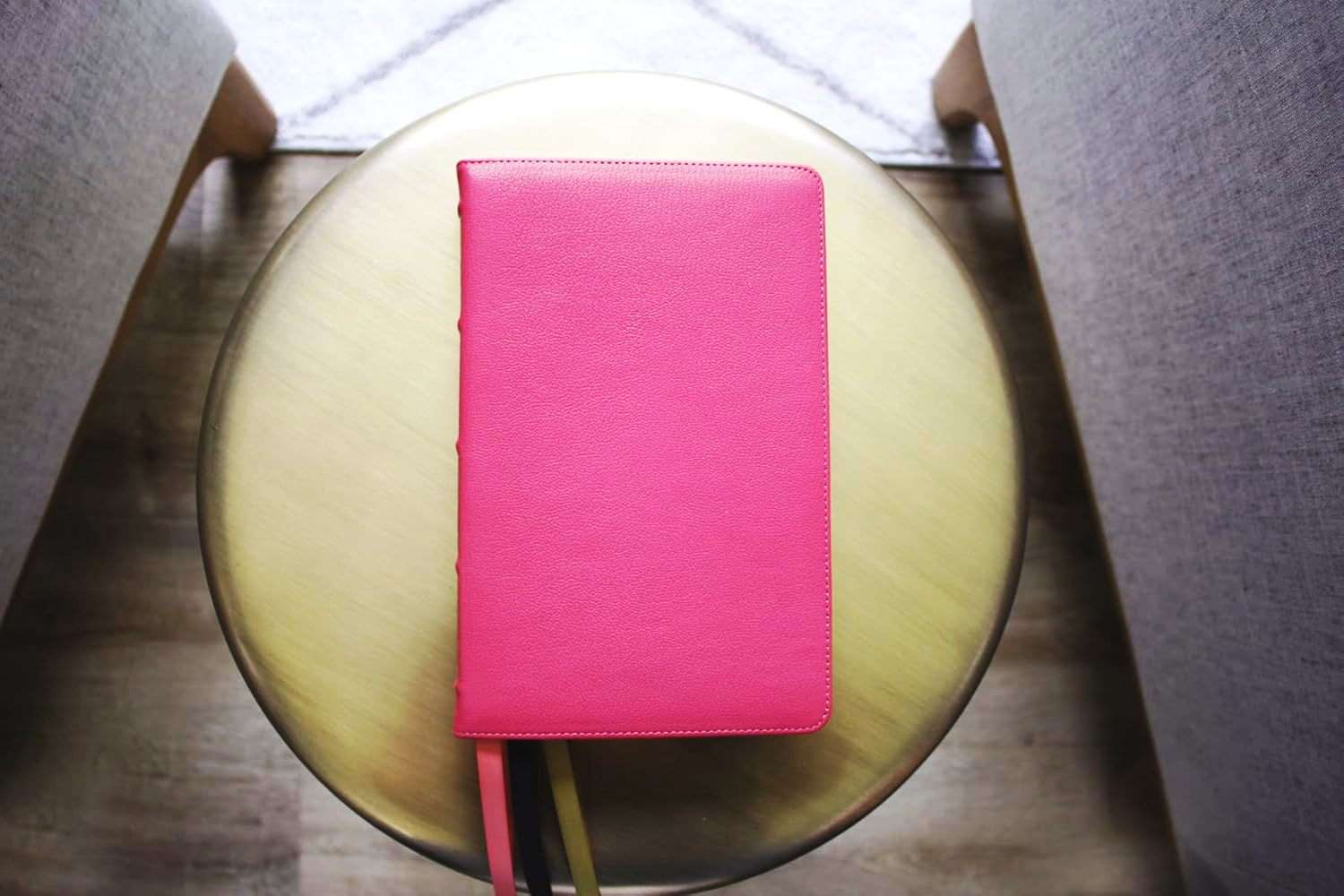 Premier Collection: NIV Thinline Bible - Premium Goatskin Leather, Coral Pink Edition (ISBN: 9780310460862)