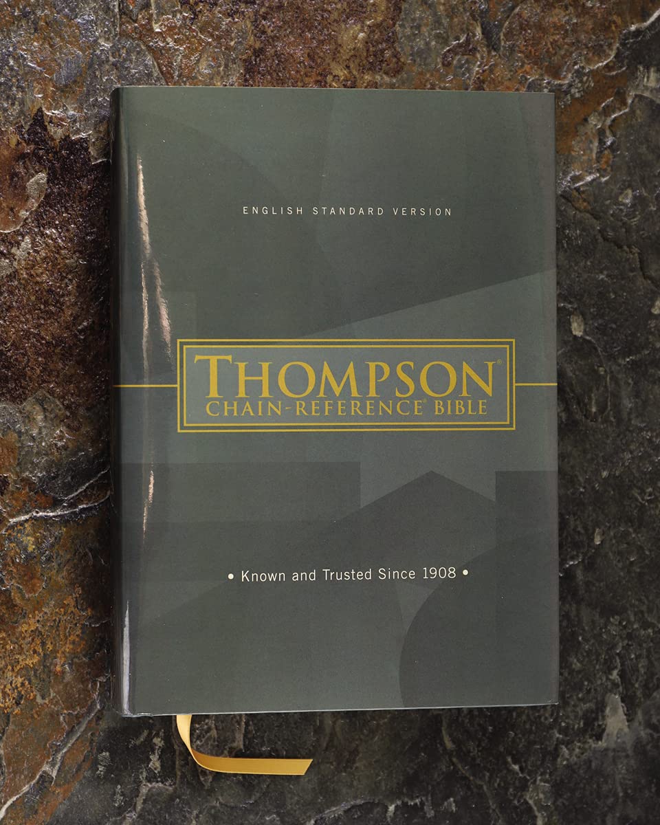Thompson Chain-Reference Bible, Hardcover, Red Letter: , NKJV, KJV, ESV, NIV, Red Letter Hardcover – Import,
