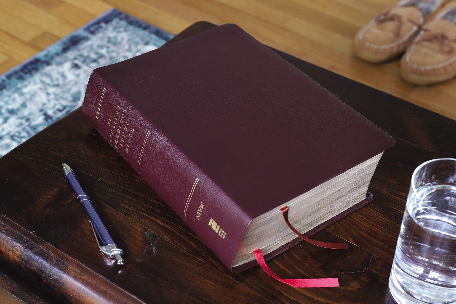 Burgundy New International Version Biblical Theology Study Bible with Comfort Print binding