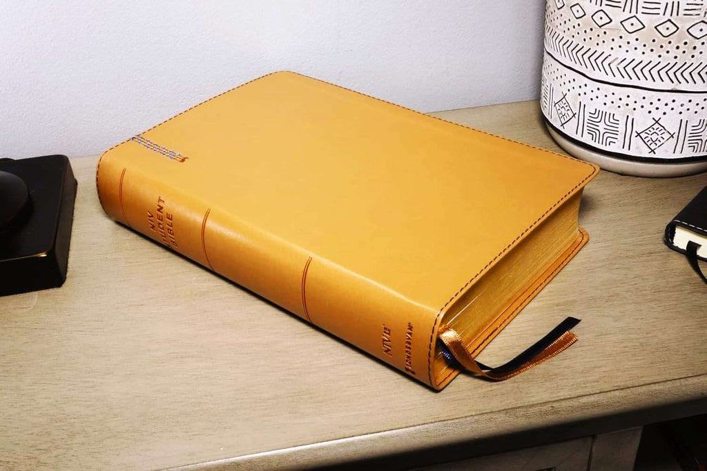 NIV Student Bible, Personal Size, Tan LeatherSoft Edition (ISBN: 9780310461715)