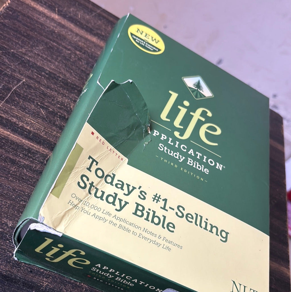 Hardcover NLT Life Application Study Bible New Living Translation Bible