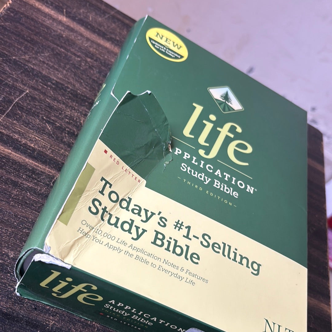Hardcover NLT Life Application Study Bible New Living Translation Bible
