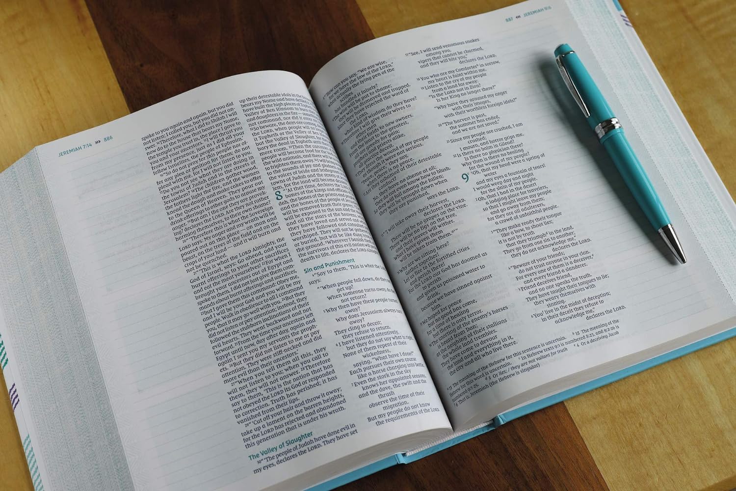 NIV Verse Mapping Bible for Girls, a study Bible for girls with Comfort Print and verse mapping.