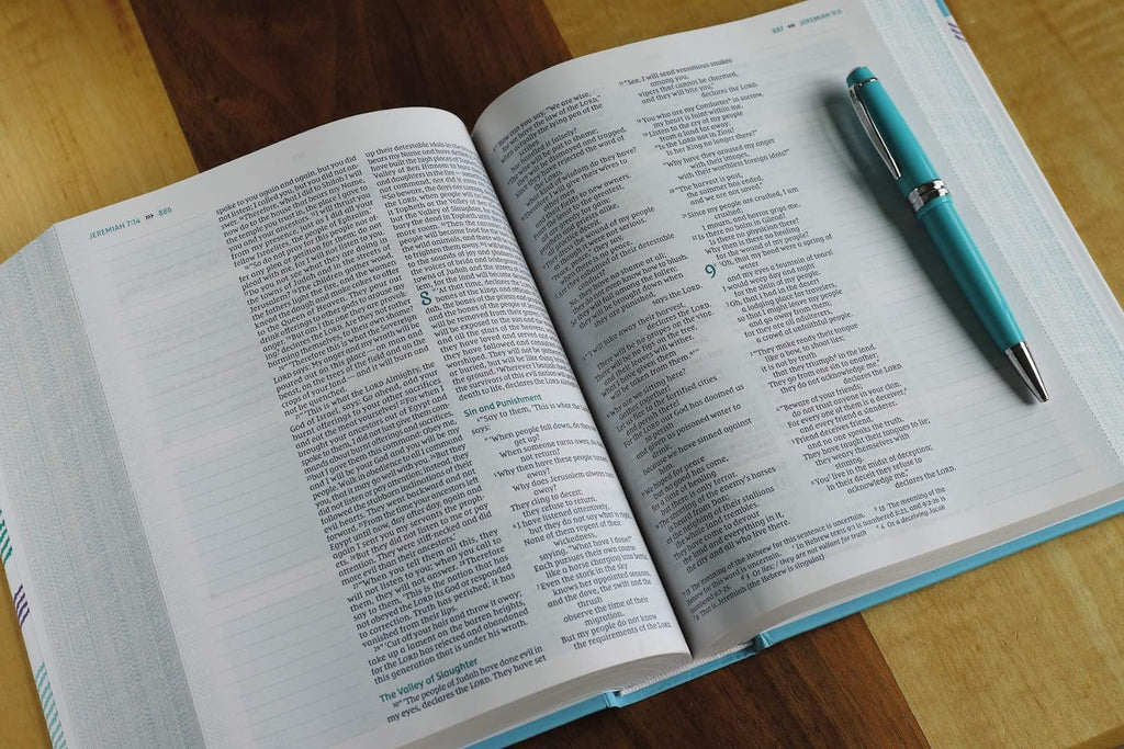 Verse Mapping Bible for Girls in NIV Comfort Print Hardcover