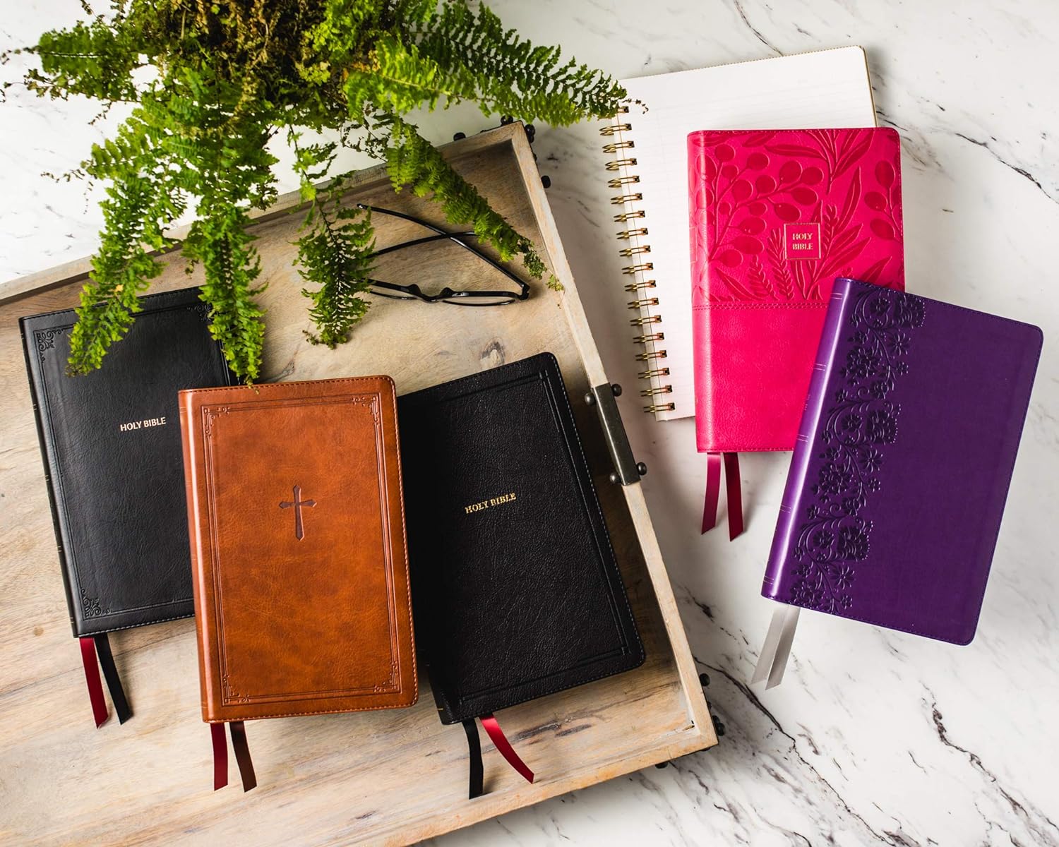 NKJV, End-of-Verse Reference Bible, Personal Size Large Print, Leathersoft, Black, Thumb Indexed, Red Letter, Comfort Print: Holy Bible, New King James Version Imitation Leather – Large Print,