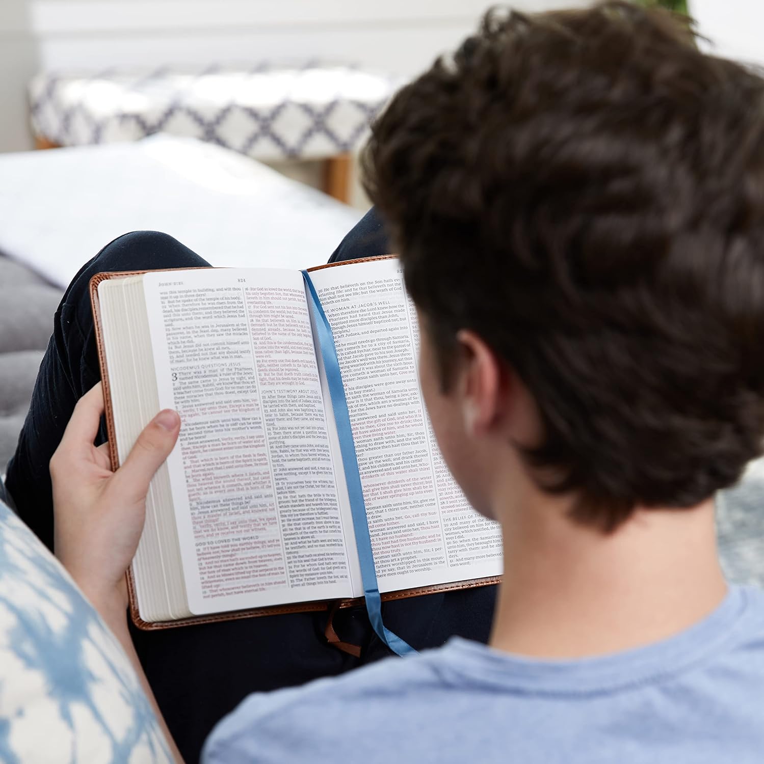 Youth edition of the NKJV Holy Bible, imitation leather and Comfort Print