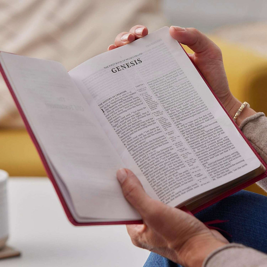 NKJV Compact Center-Column Reference Bible, Gray LeatherSoft Edition