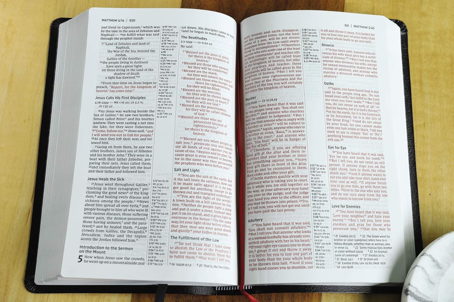 NIV, Thinline Reference Bible, Bonded Leather, Black, Red Letter Edition, Comfort Print: New International Version, Black, Bonded Leather, Thinline Reference, Comfort Print Bonded Leather