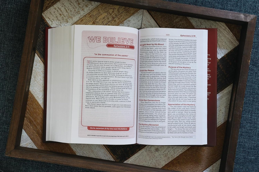 NKJV, Teen Study Bible, Hardcover, Comfort Print: NKJV, Teen Study Bible, Comfort Print Hardcover – Import,