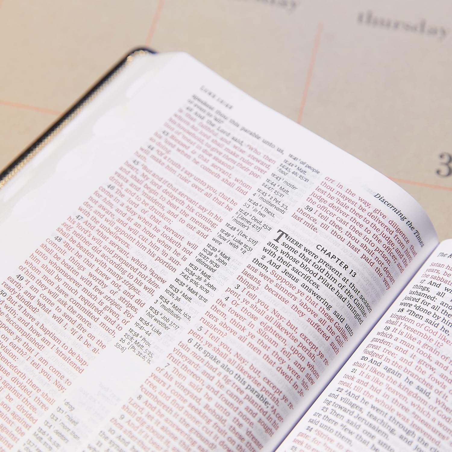 KJV, Thinline Reference Bible, Bonded Leather, Burgundy, Thumb Indexed, Red Letter, Comfort Print: Holy Bible, King James Version Bonded Leather – Import