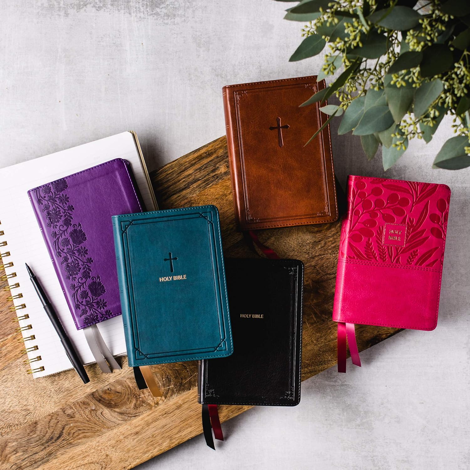 NKJV, End-of-Verse Reference Bible, Compact, Leathersoft, Purple, Red Letter, Comfort Print: Holy Bible, New King James Version Imitation Leather – Import
