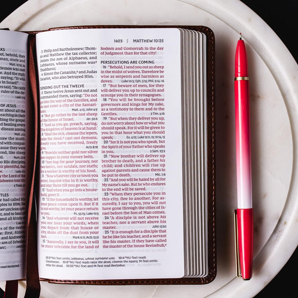 NKJV, End-of-Verse Reference Bible, Compact, Leathersoft, Purple, Red Letter, Comfort Print: Holy Bible, New King James Version Imitation Leather – Import