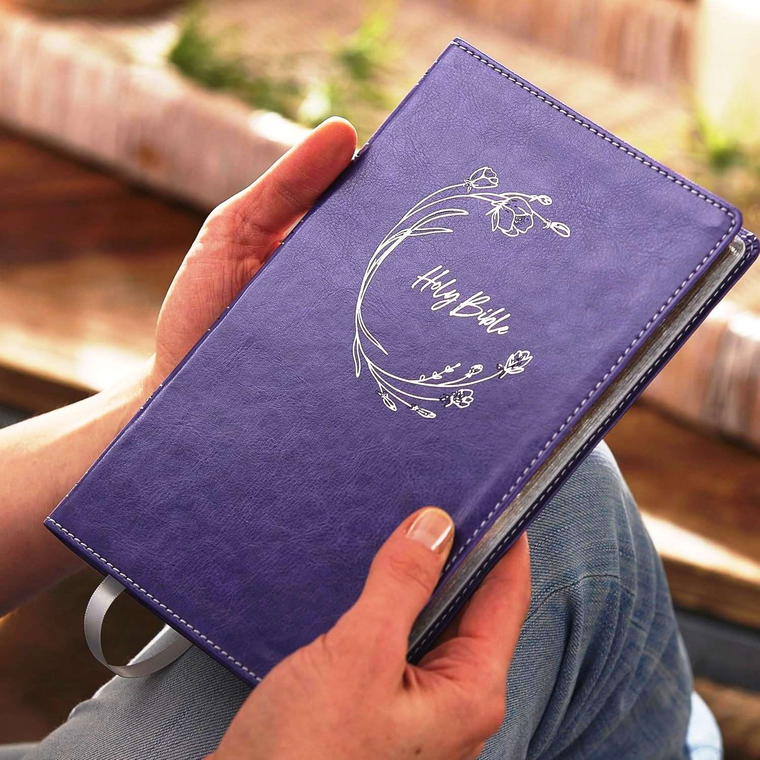 NKJV Ultra Thinline Bible, Purple Leathersoft Cover, ISBN 9781400338429