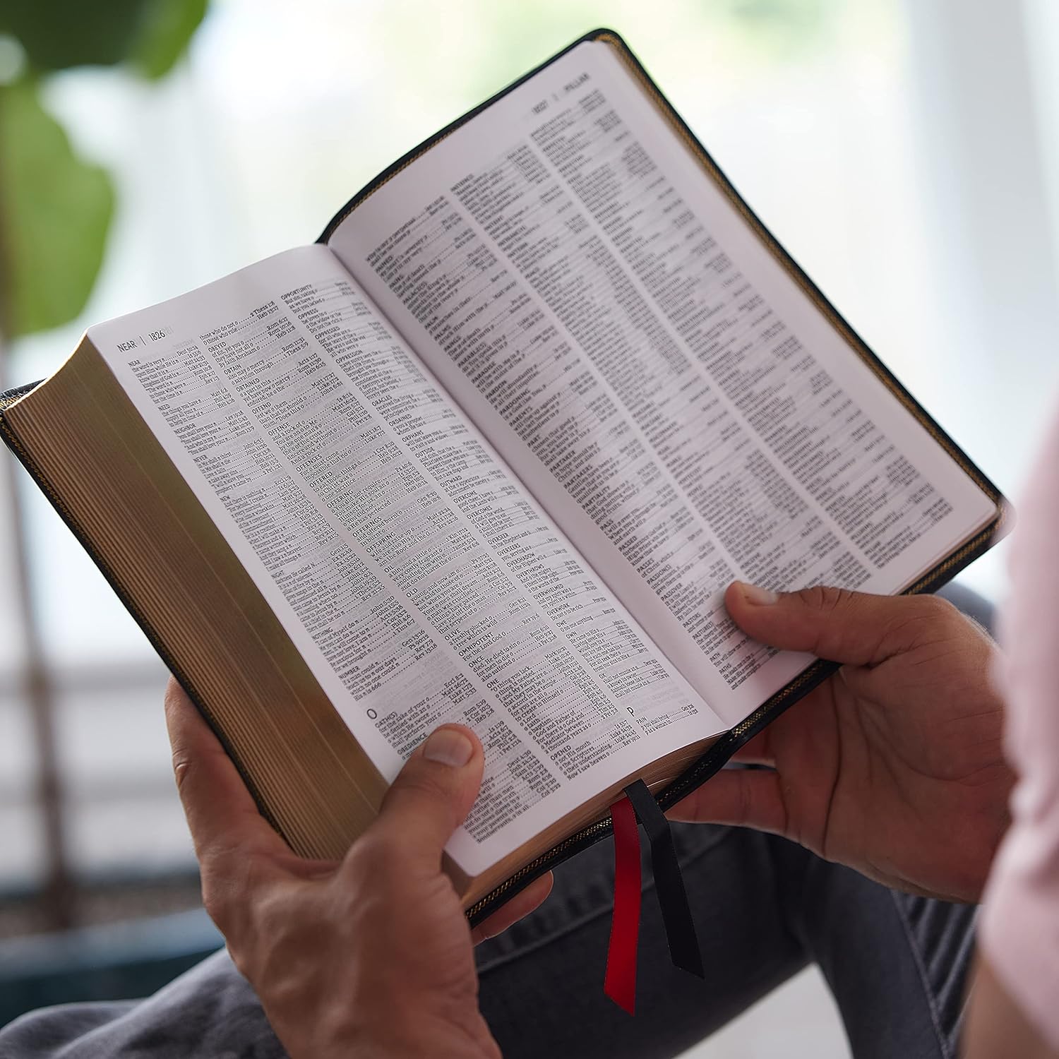 NKJV, End-of-Verse Reference Bible, Personal Size Large Print, Leathersoft, Black, Thumb Indexed, Red Letter, Comfort Print: Holy Bible, New King James Version Imitation Leather – Large Print,
