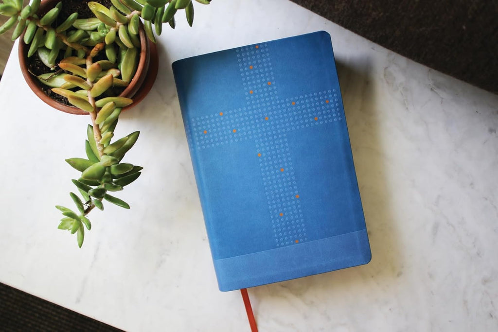 Front cover of the NIRV Clear Focus Bible for Kids, Blue, with a clear and simple layout