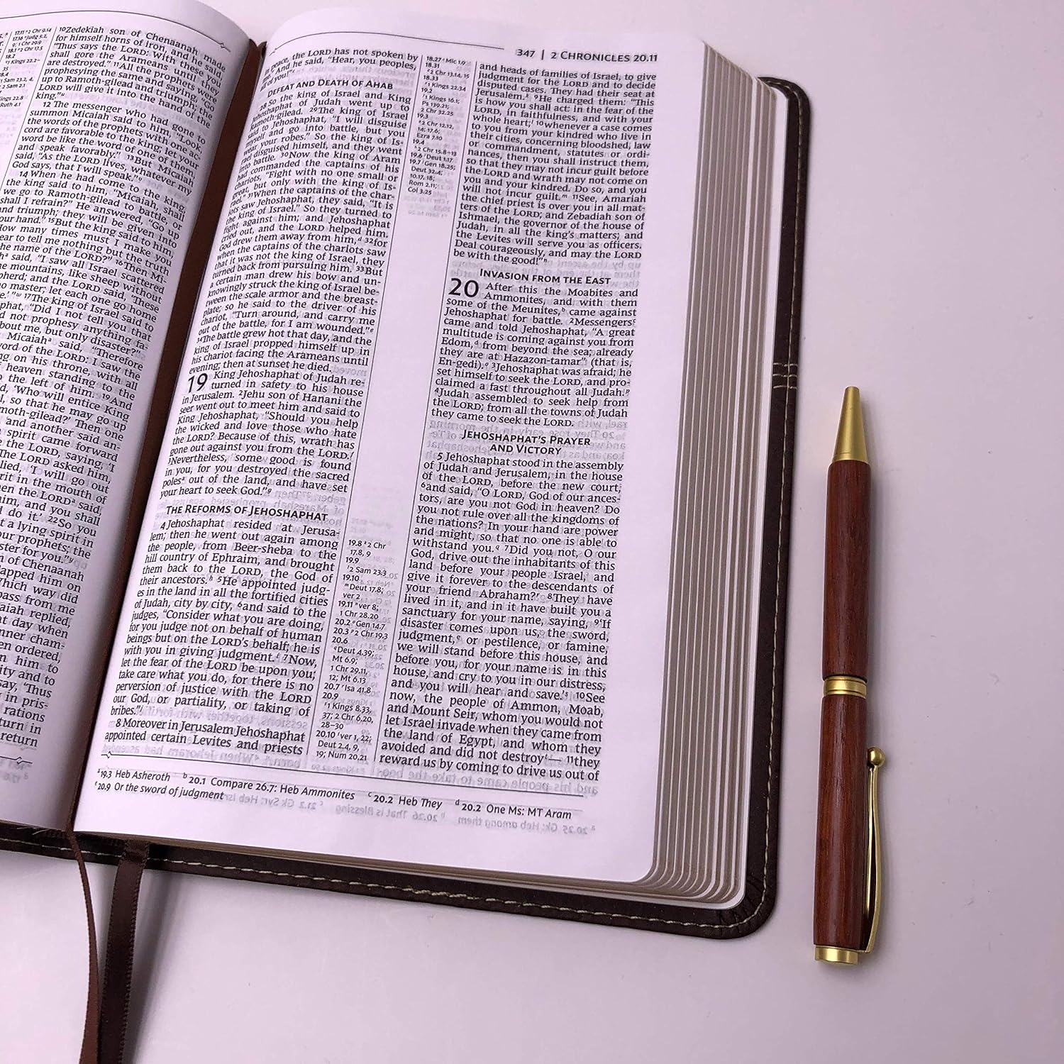 NRSV, Thinline Reference Bible, Comfort Print, New Revised Standard Version Thinline Reference Bible  – Import,