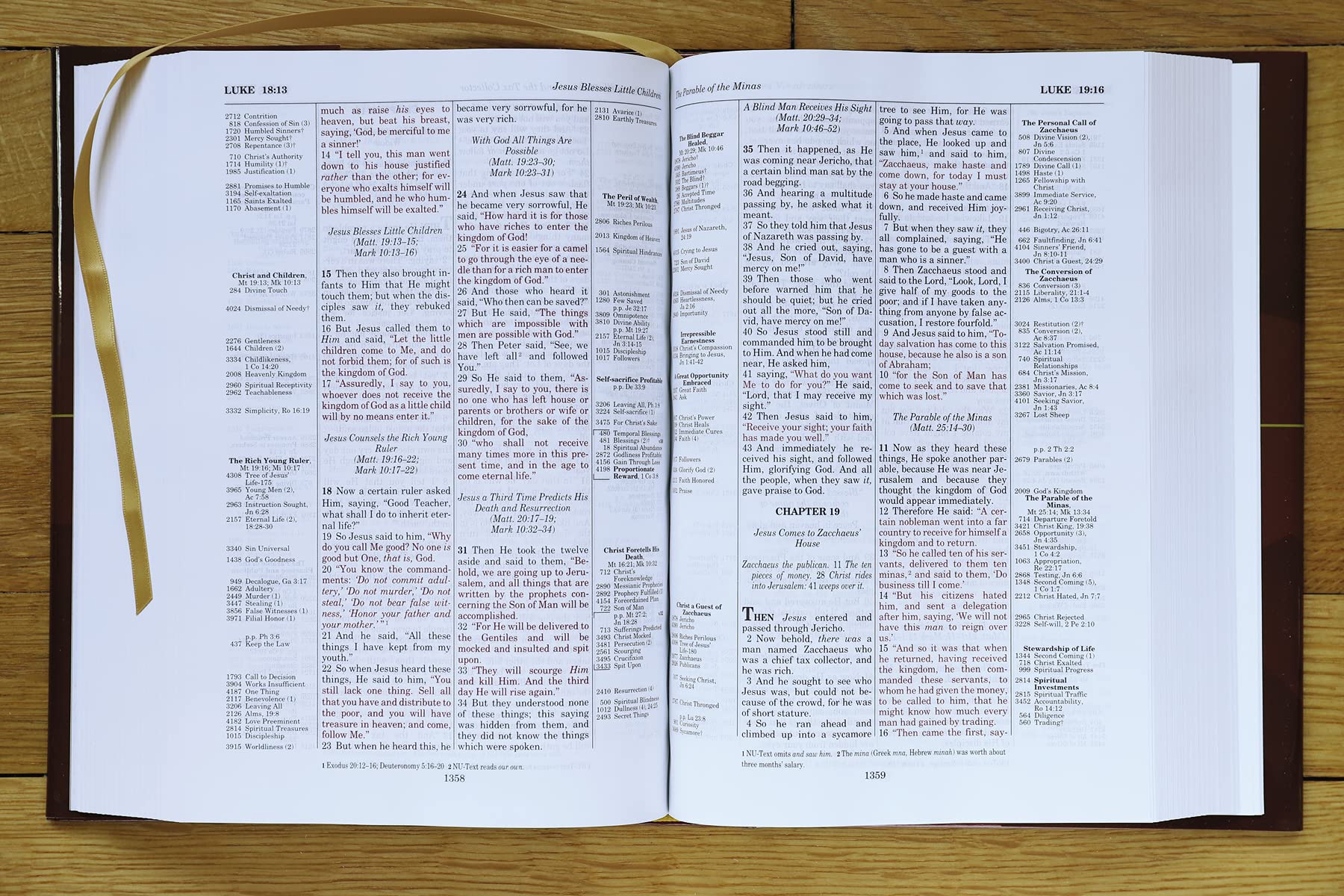 Thompson Chain-Reference Bible, Hardcover, Red Letter: , NKJV, KJV, ESV, NIV, Red Letter Hardcover – Import,