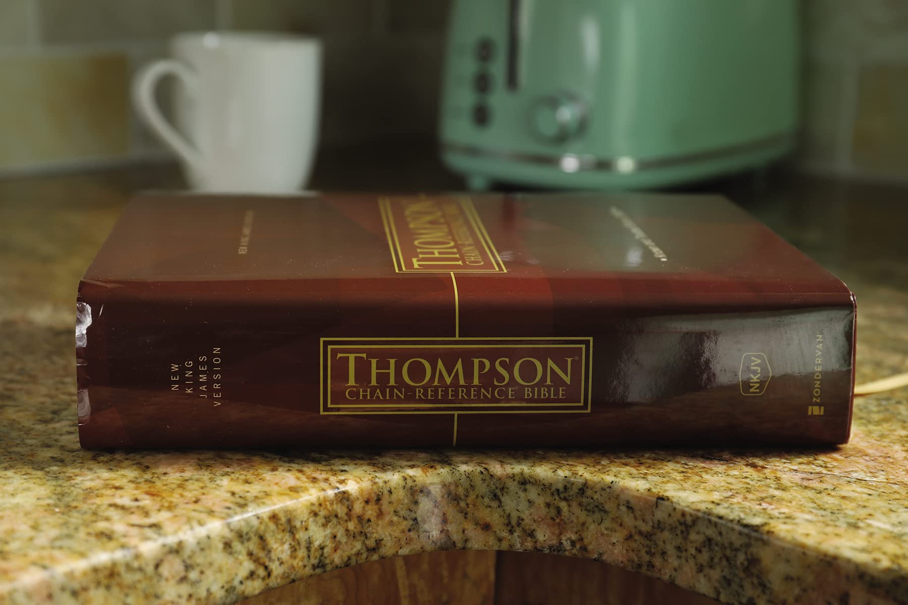 Thompson Chain-Reference Bible, Hardcover, Red Letter: , NKJV, KJV, ESV, NIV, Red Letter Hardcover – Import,
