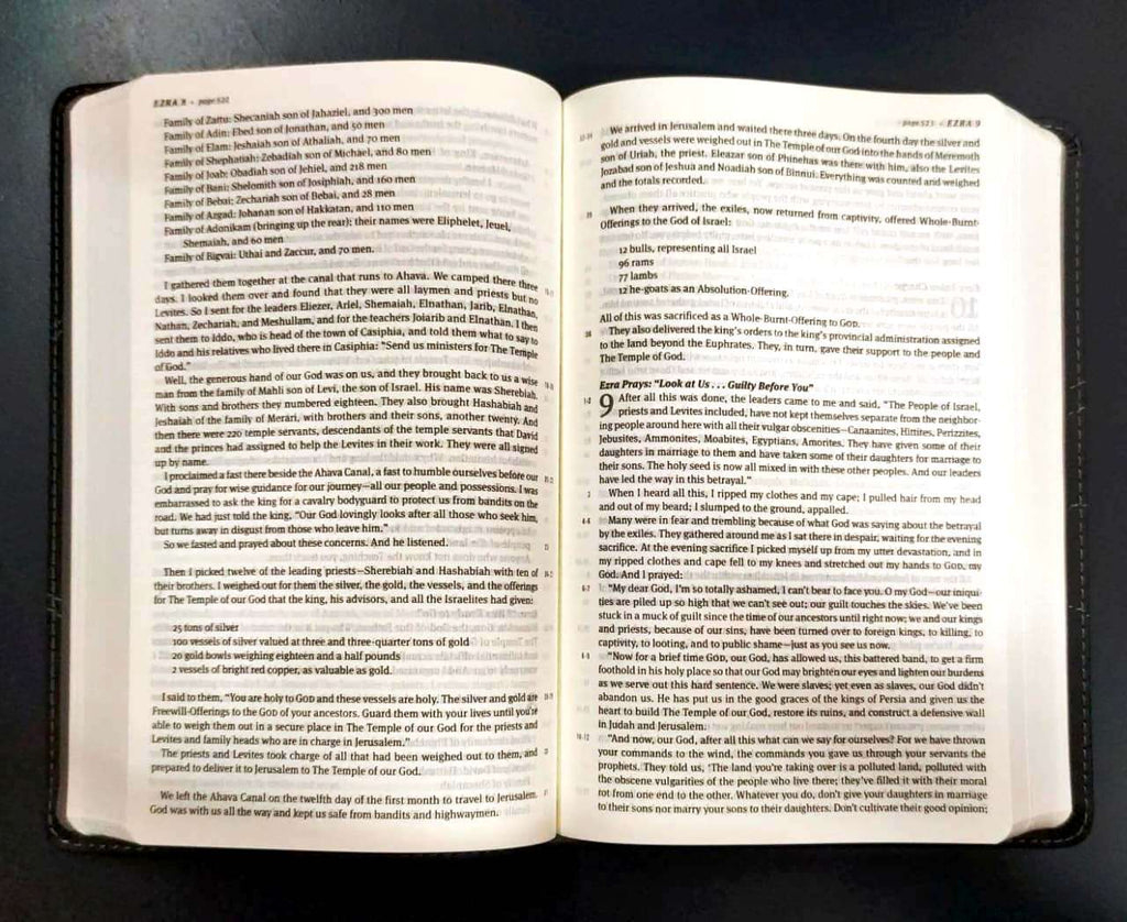 The Message Bible: Personal Size Edition - Black Wave Leather-Look Cover (ISBN: 9781631465284)