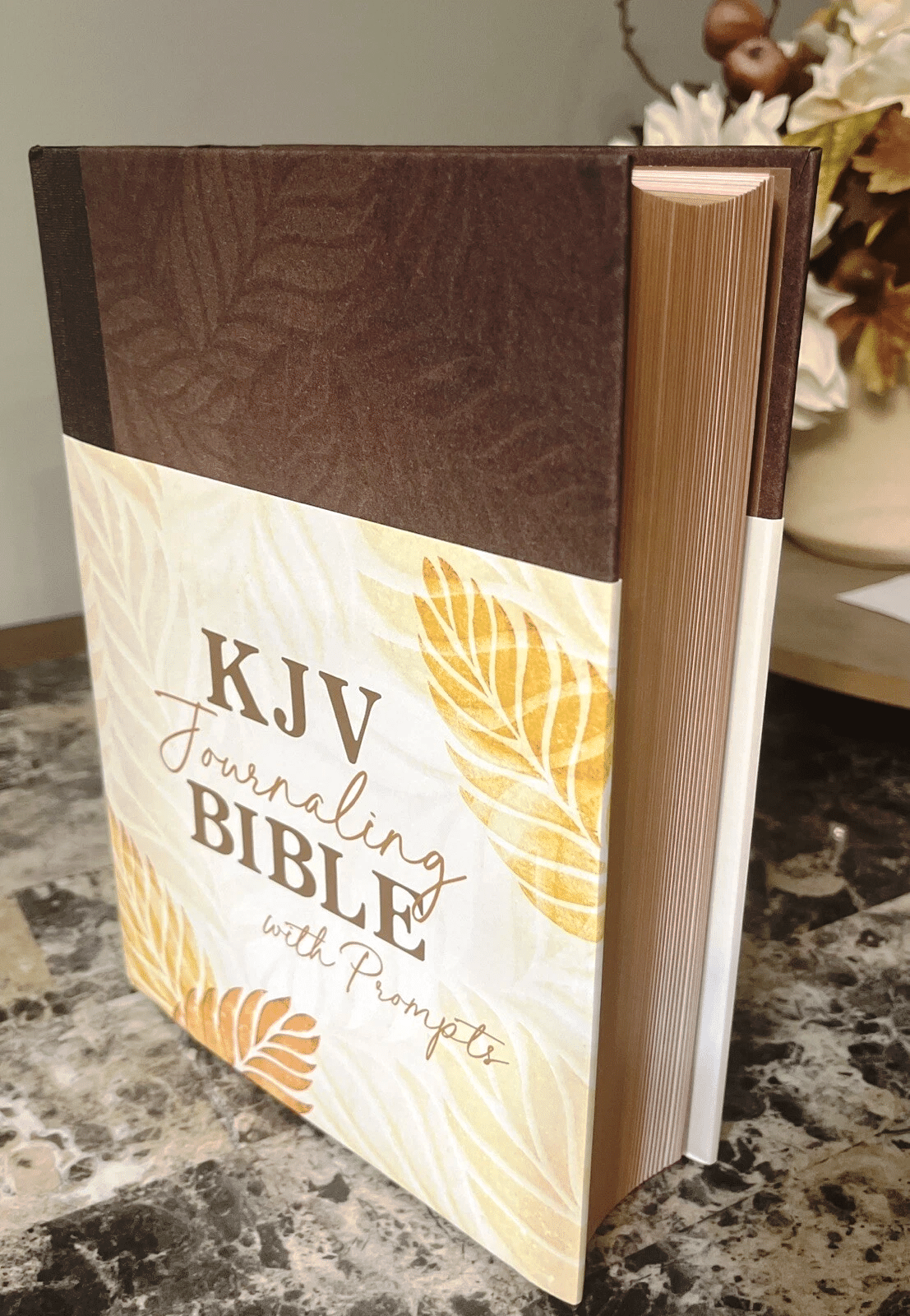 KJV Journaling Bible with Guided Prompts - Hardbound Edition (ISBN: 9781636095622)