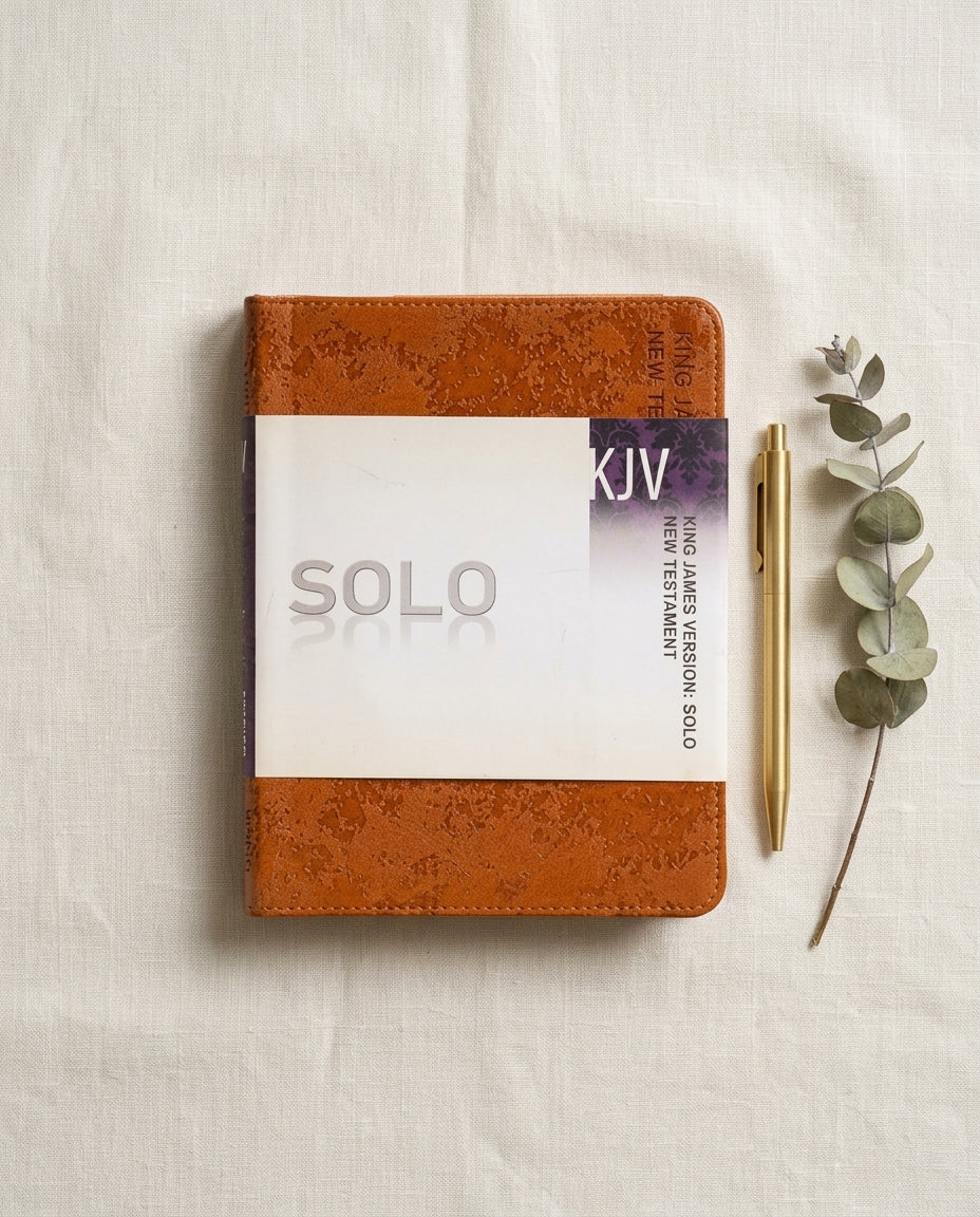 KJV Solo New Testament: An Uncommon Devo + KJV Giant Print Holy Bible - Full Size T Combo
