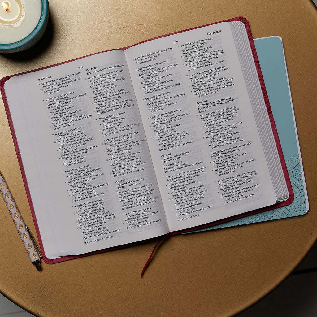 NKJV, Thinline Bible, Leathersoft, Black, Red Letter, Comfort Print: Holy Bible, New King James Version Imitation Leather
