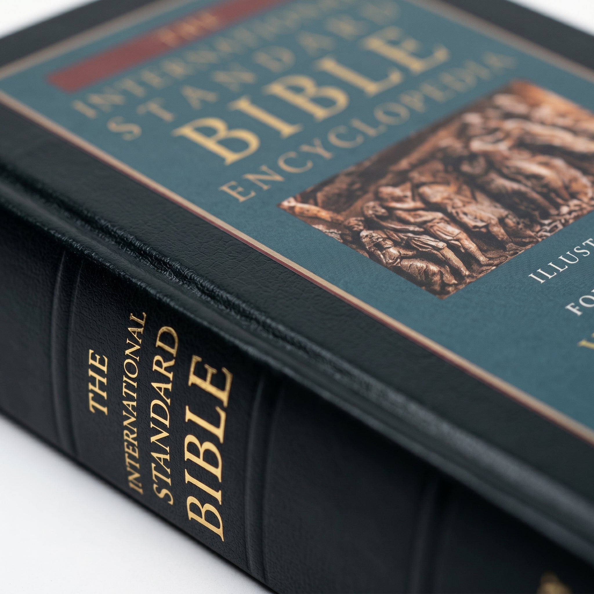 Studio photo of International Standard Bible Encyclopedia, Volume 3: K-P in detail