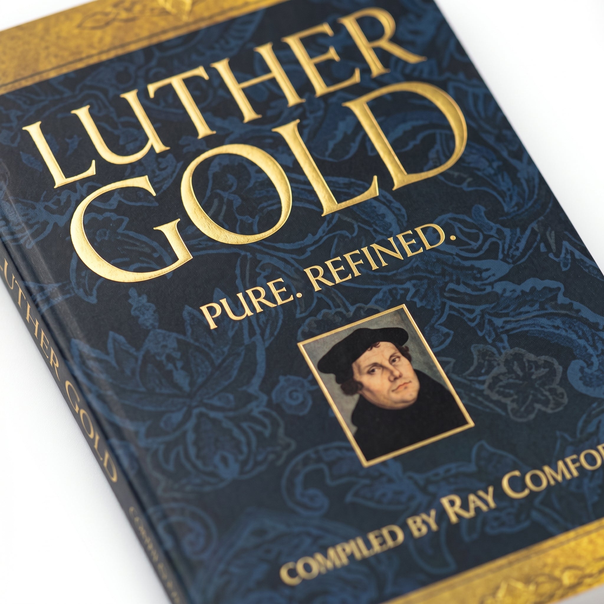 Studio photo of Luther Gold (Gold Pure, Refined) in detail